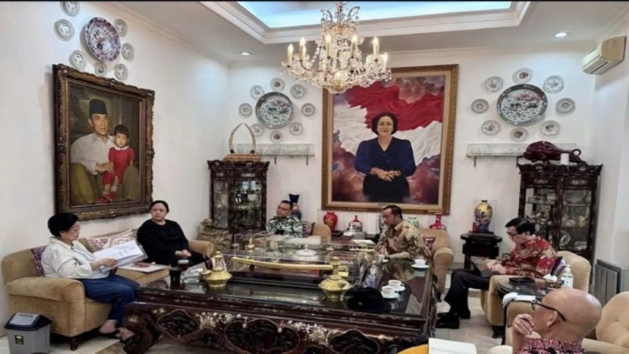 Tangkapan layar - Postingan foto pertemuan Ketua Harian DPP Partai Gerindra, Sufmi Dasco Ahmad, bersama Menteri Sekretaris Negara Prasetyo Hadi, saat mengunjungi kediaman Presiden ke-5 RI, Megawati Soekarnoputri, Kamis (5/6/2025). (ANTARA/Andi Firdaus)