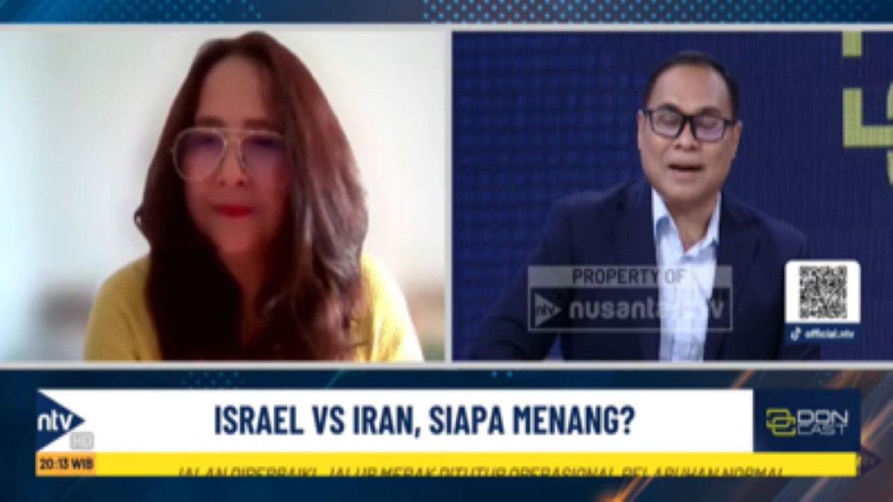Hikmahanto Juwana, Guru Besar Hukum Internasional UI (kanan) dan Monique Rijkers, Jurnalis/Aktivis Pro Yahudi dan Israel dalam acara DonCast di Nusantara TV
