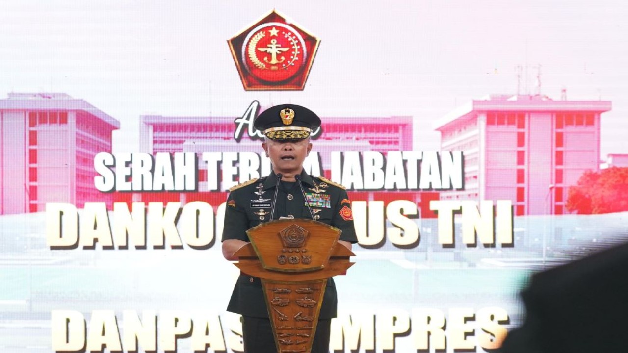 Kepala Staf Umum (Kasum) TNI Letjen TNI Richard Tampubolon, mewakili Panglima TNI Jenderal TNI Agus Subiyanto, memimpin upacara Serah Terima Jabatan Komandan Pasukan Pengamanan Presiden (Danpaspampres) dan Komandan Komando Operasi Khusus (Dankoopssus) TNI/Foto: Istimewa