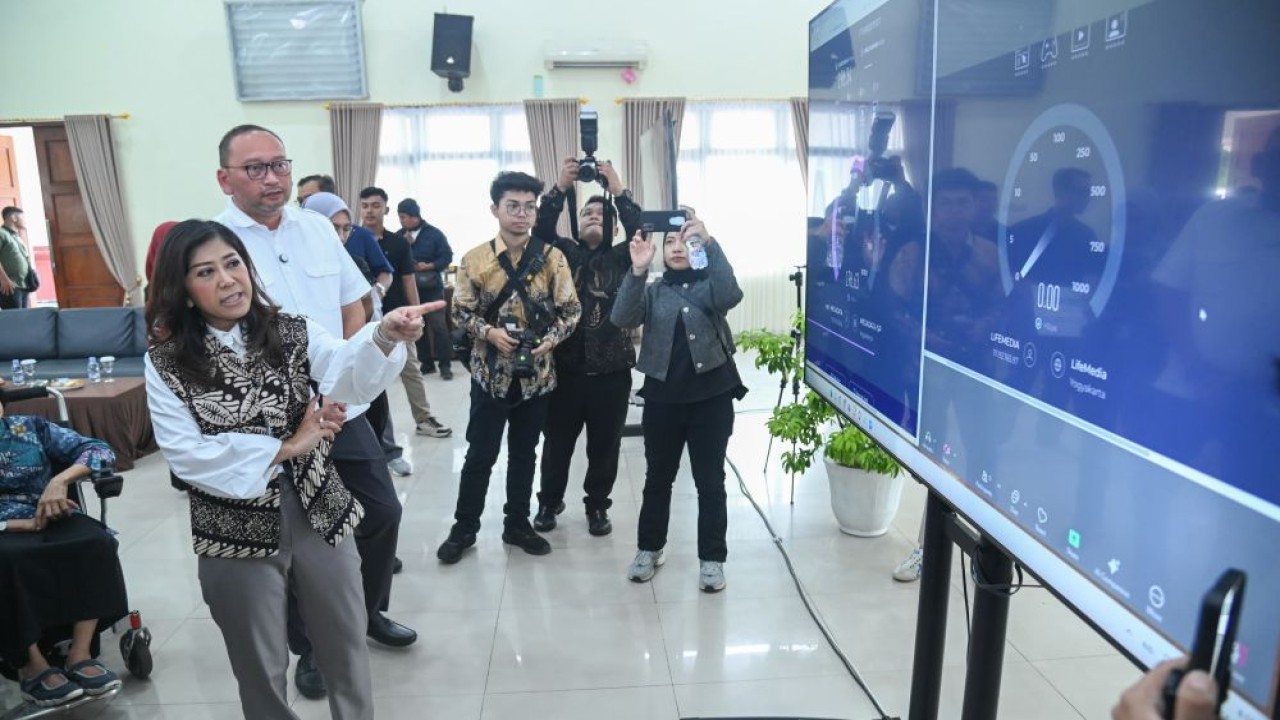 Menkomdigi Meutya Hafid Sebut Sekolah Rakyat juga terkoneksi dengan koneksi internet yang baik dan cepat. (Foto: Istimewa/Kemkomdigi)