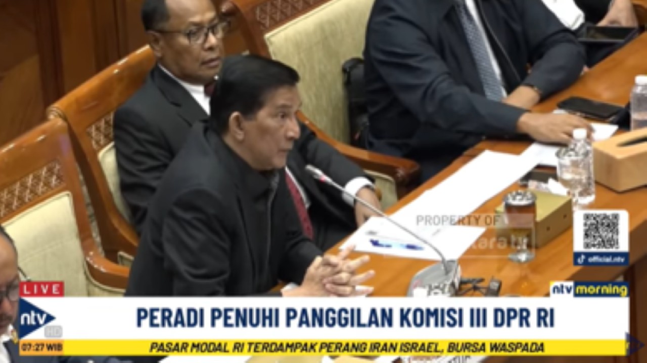 Ketua Harian DPN Peradi Dwiyanto Prihartono saat RDP dengan Komisi III DPR RI