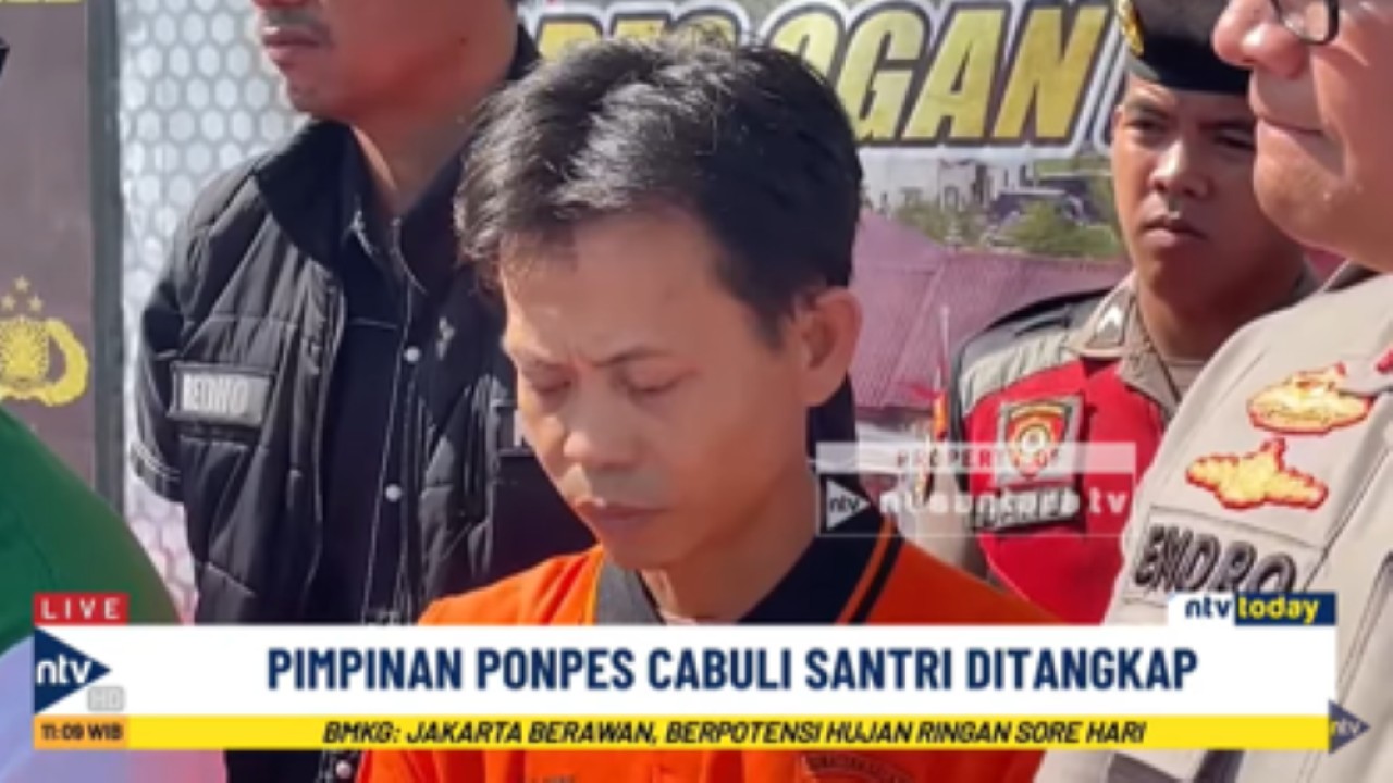 FJ pimpinan pondok pesantren Al-Iskandariy Baturaja, Kabupaten Ogan Komering Ulu ditangkap polisi karena mencabuli santrinya