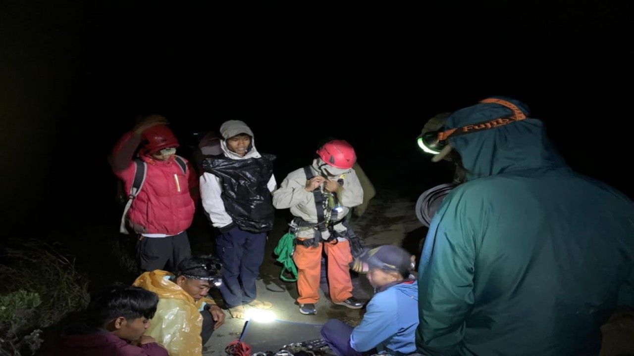 Tim SAR terus berupaya mengevakuasi pendaki asal Brasil yang jatuh ke jurang Gunung Rinjani/ist