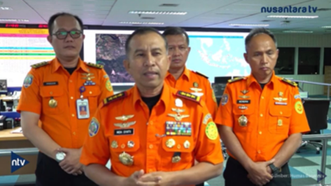 Kepala Basarnas Marsekal Madya TNI Mohammad Syafii menyampaikan perkembangan upaya evakuasi pendaki asal Brasil Juliana De Souza Pereira Marins yang jatuh ke jurang di Gunung Rinjani