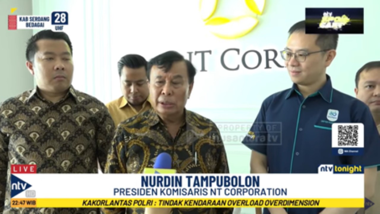 Presiden Komisaris NT Corporation Nurdin Tampubolon bersama Chief Executif Officier (CEO) dan Owner Unifam, Steven Erwin Wijaya memberikan keterangan usai pertemuan di Gedung NT Tower