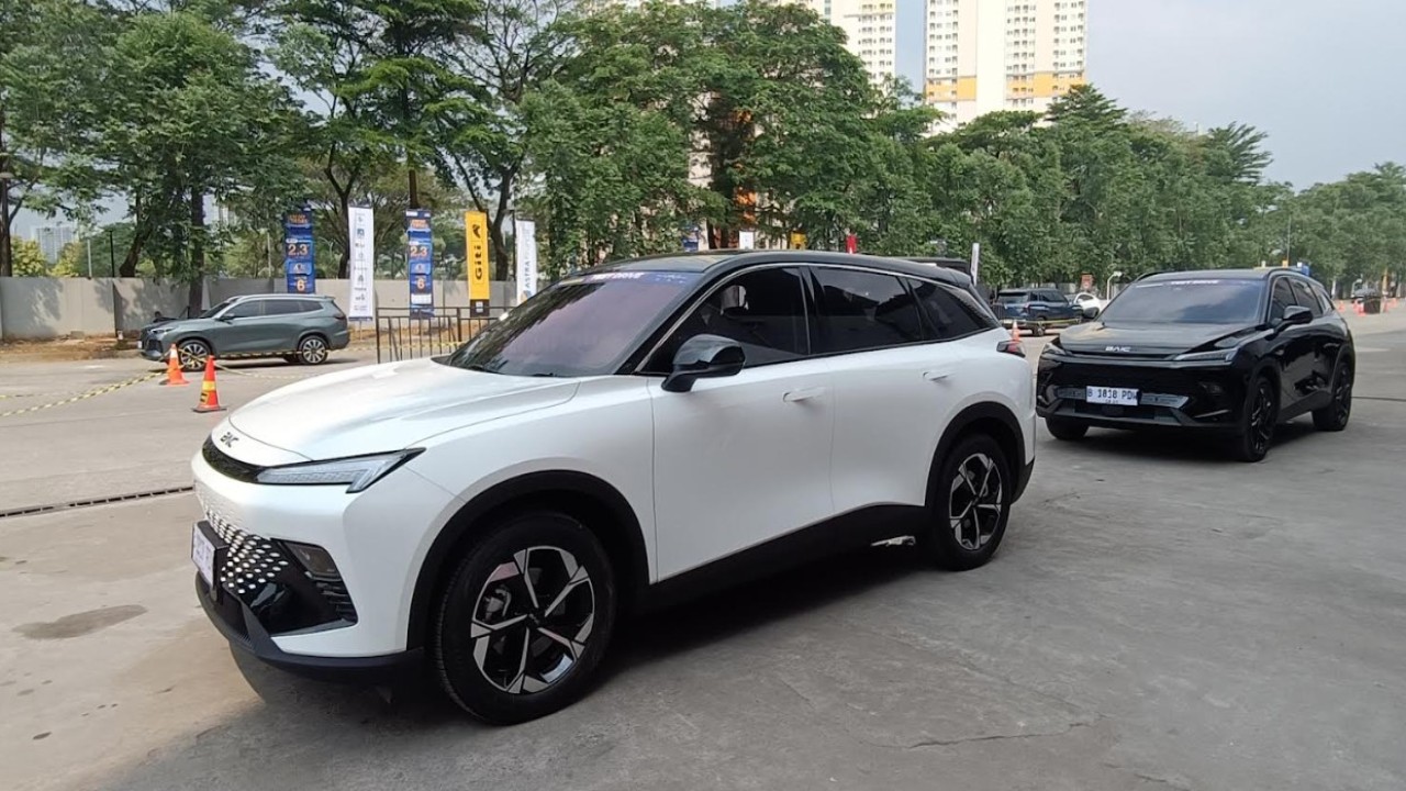 Pengunjung GIIAS 2025 bisa langsung menuju lokasi test drive yang tersebar di sejumlah titik di area pameran. (Foto: Adiantoro/NTV)
