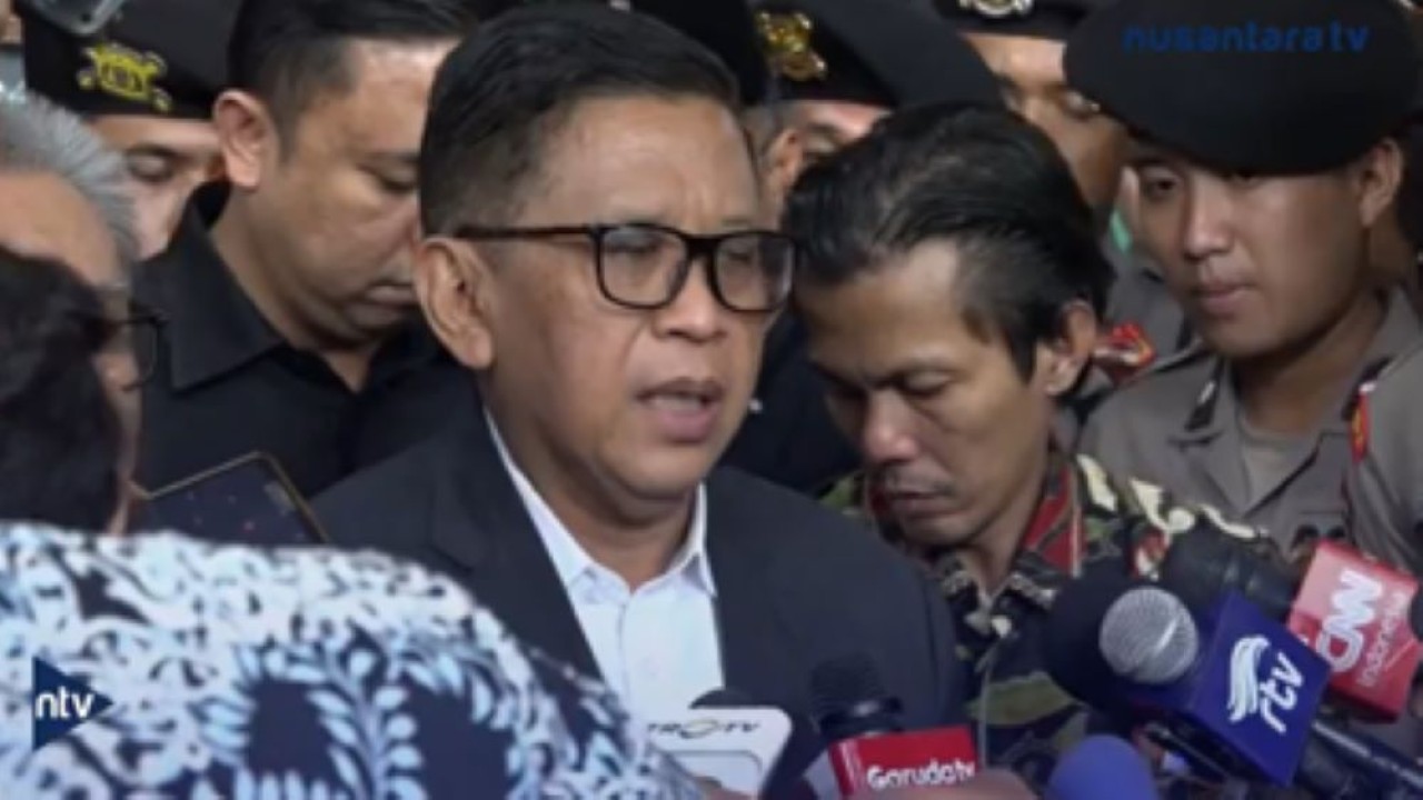 Hasto Kristiyanto memberikan keterangan pers usai mengikuti sidang pembacaan tuntutan oleh JPU