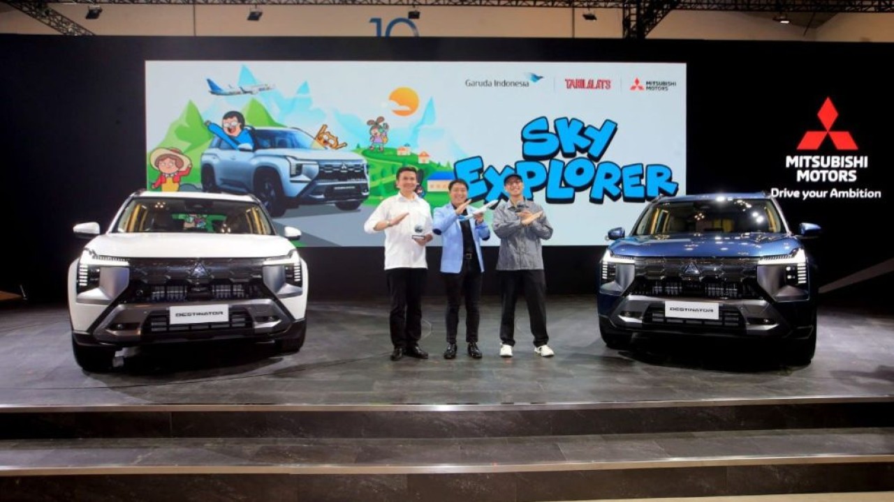 PT Mitsubishi Motors Krama Yudha Sales Indonesia (MMKSI) melanjutkan kampanye flagship terbarunya dengan menggandeng dua mitra lintas industri, yakni Garuda Indonesia dan kreator komik digital Tahilalats, dalam menghadirkan "Sky Explorer". (Foto: Istimewa)