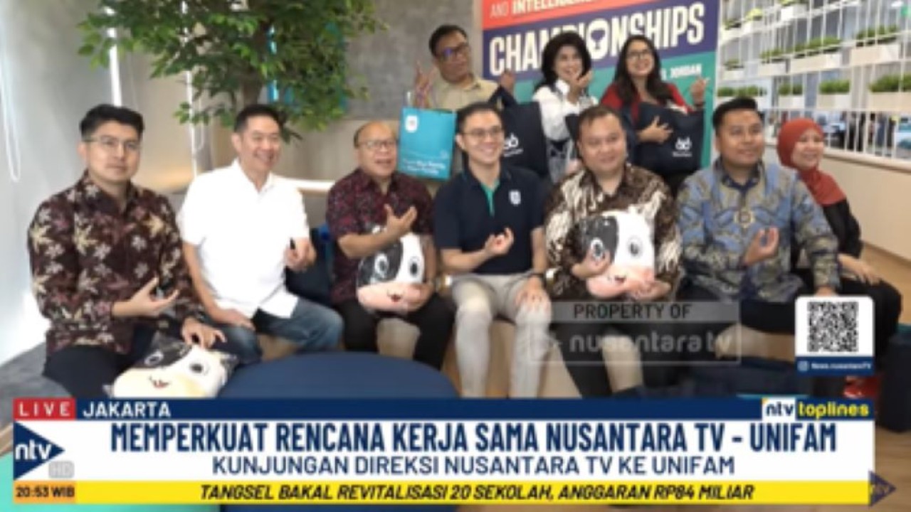 Direktur Nusantara TV Dimpos Tampubolon, Tommy William Tampubolon, Presiden Direktur Don Bosco Selamun dan Pimpinan Redaksi Abraham Silaban berfoto bersama CEO PT Unifam Steven Wijaya didampingi segenap Direksi pada pertemuan di Unifam Tower, Jakarta