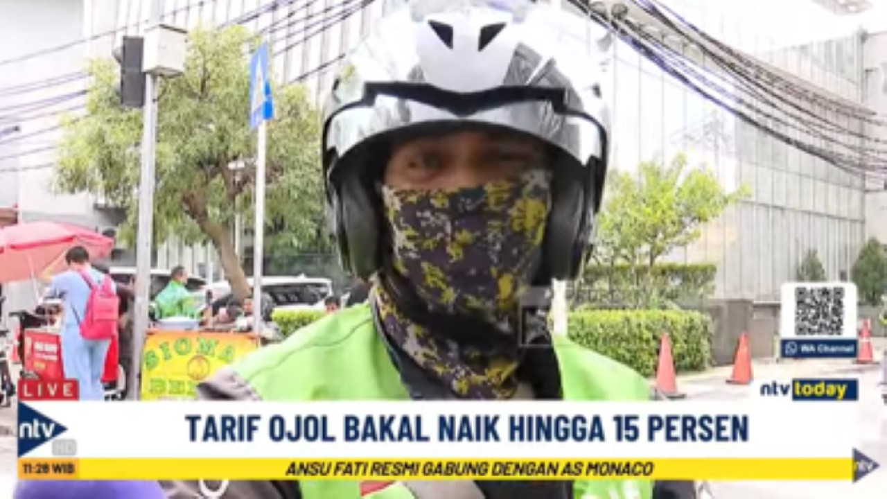 Iwan pengemudi ojol saat diwawancari Nusantara TV
