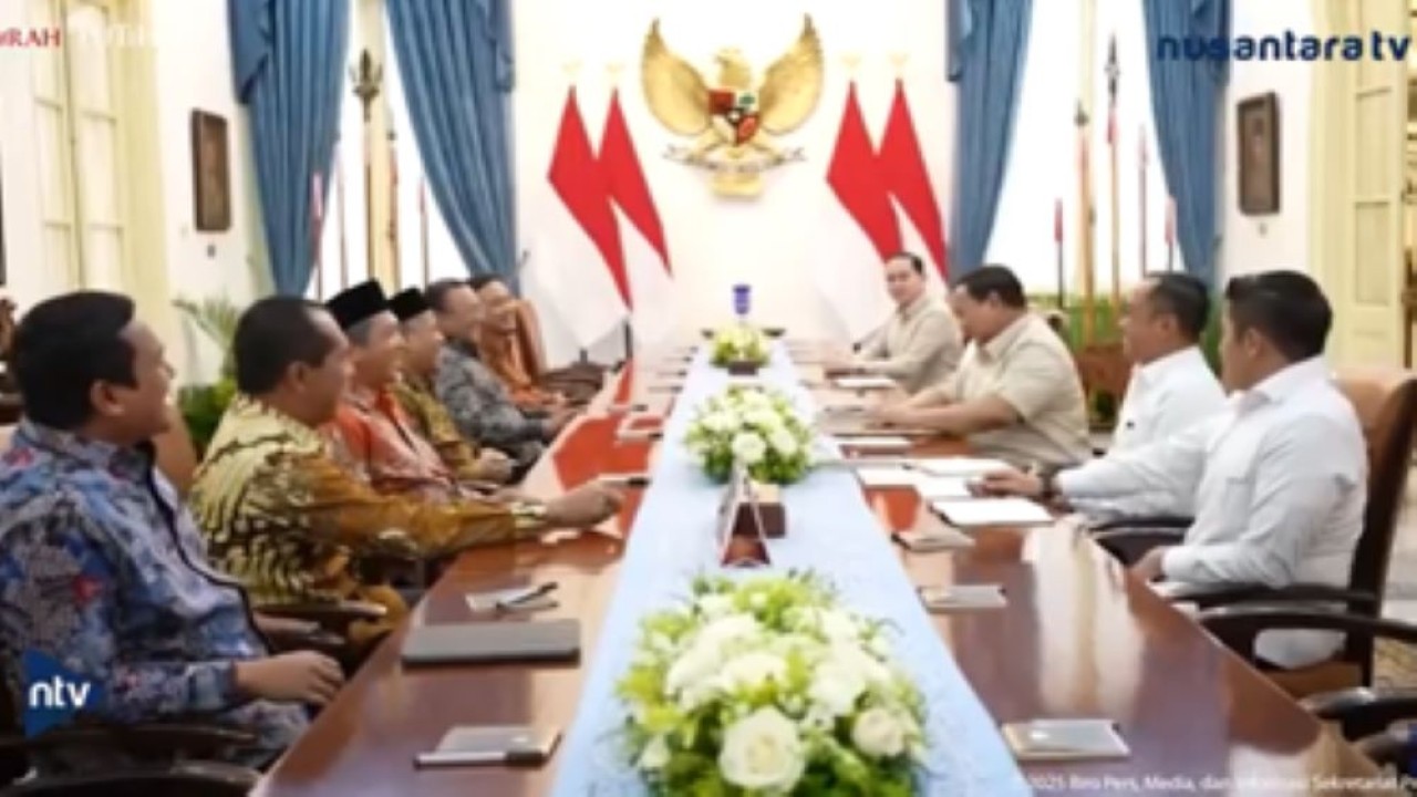 Presiden Prabowo Subianto menerima Presiden PKS Al Muzammil Yusuf bersama jajaran pengurus