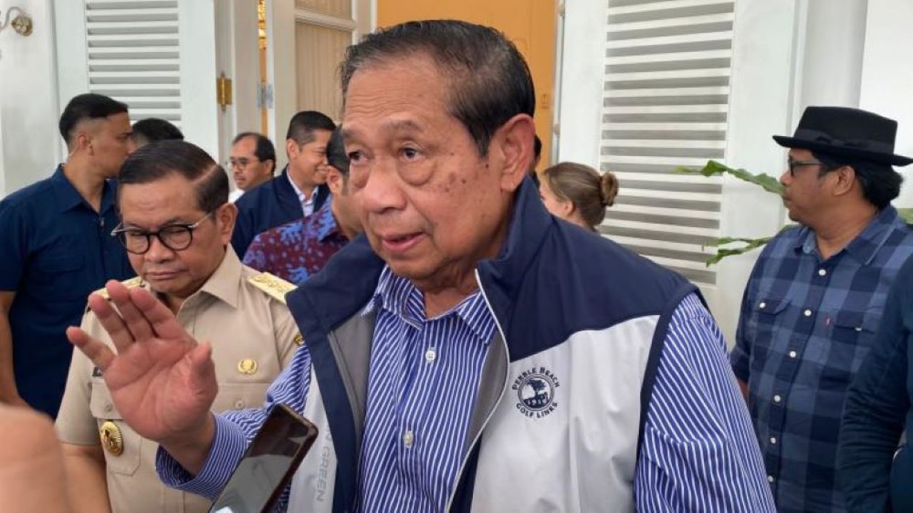 Presiden RI ke-6, Susilo Bambang Yudhoyono (SBY) disambut Gubernur Jakarta Pramono Anung saat menyambangi Balai Kota/ist