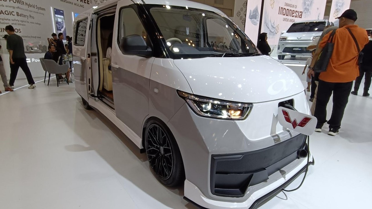 Wuling menghadirkan mobil listrik Mitra EV di GIIAS 2025. (Foto: Adiantoro/NTV)