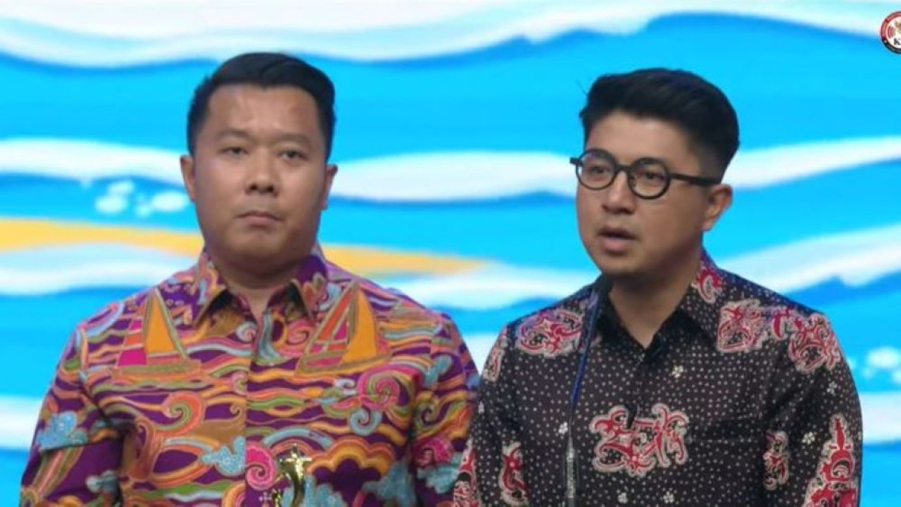 Pemimpin Redaksi Nusantara TV sekaligus host program "Abraham", Abraham Silaban (kanan) bersama Direktur Nusantara TV Randy Tampubolon