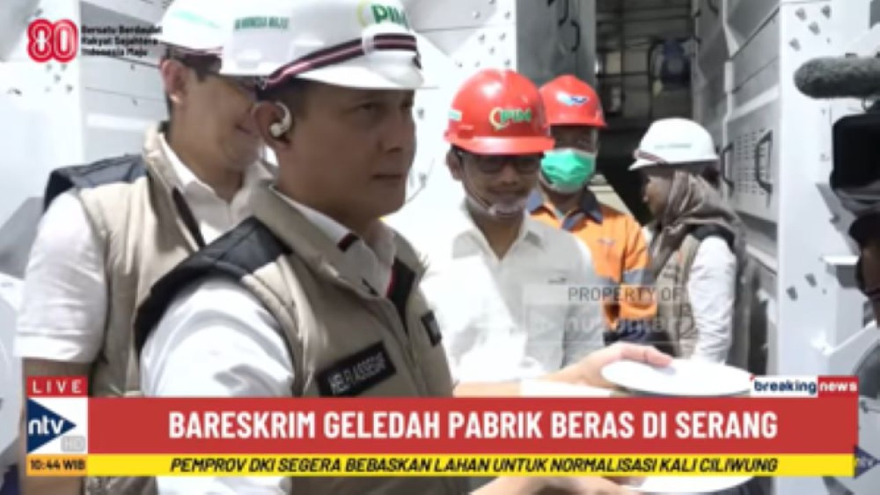 Satgas Pangan Bareskrim Polri menggeledah pabrik beras PT PIM di Serang Banten