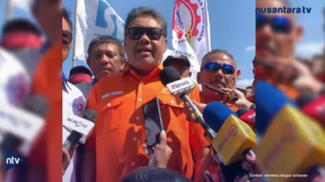 Presiden KSPI sekaligus Partai Buruh, Said Iqbal memberikan keterangan pers terkait aksi buruh hari ini