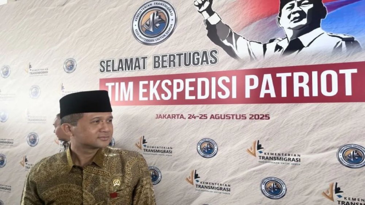 Menteri Transmigrasi Muhammad Iftitah Sulaiman usai agenda Pembekalan dan Pelepasan Tim Ekspedisi Patriot (TEP) di Jakarta, Minggu (24/8/2025). ANTARA/M. Baqir Idrus Alatas
