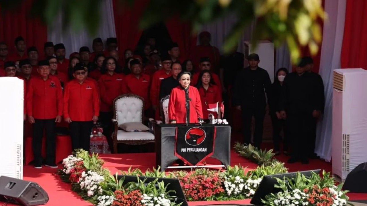 Presiden ke-5 RI sekaligus Ketua Umum Partai PDI Perjuangan Megawati Soekarnoputri saat menjadi inspektur upacara HUT Ke-80 RI, di Sekolah Partai PDI-P, Jakarta, Minggu (17/8/2025). (Foto: ANTARA/HO-PDI Perjuangan)