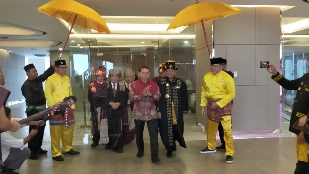 Menbud Fadli Zon menghadiri perayaan HUT ke-7 Batak Center 2025 di NT Tower Jakarta, pada Senin 18 Agustus 2025.