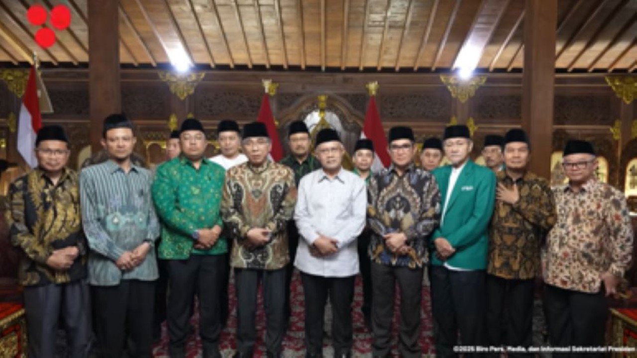 Para pimpinan 16 ormas Islam memberikan keterangan pers usai bertemu dan berdialog dengan Presiden Prabowo Subianto