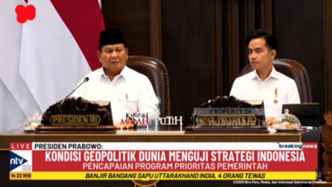 Presiden Prabowo Subianto memimpin sidang kabinet didampingi Wakil Presiden Gibran Rakabuming Raka