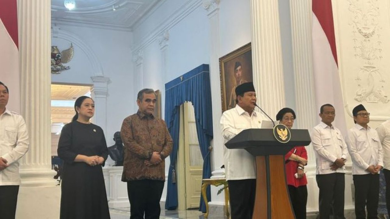 Presiden Prabowo Subianto didampingi para Ketua Umm Parpol. (Foto: Ntvnews/Deddy Setiawan)