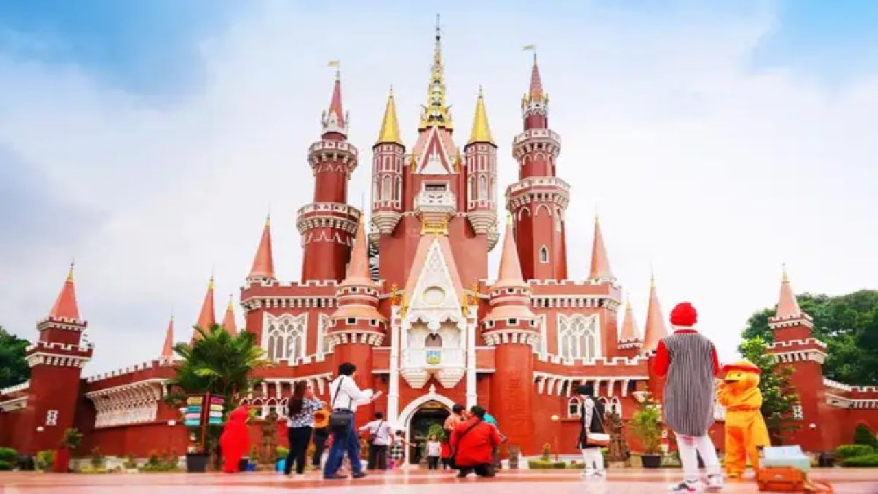 Istana boneka di Taman Mini Indonesia Indah ramai pengunjung/ist