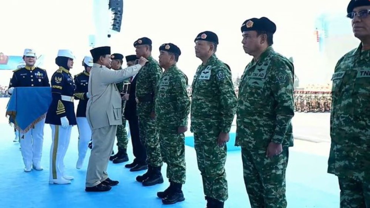 Presiden Prabowo Subianto resmi melantik Jenderal TNI Tandyo Budi Revita sebagai Wakil Panglima TNI.