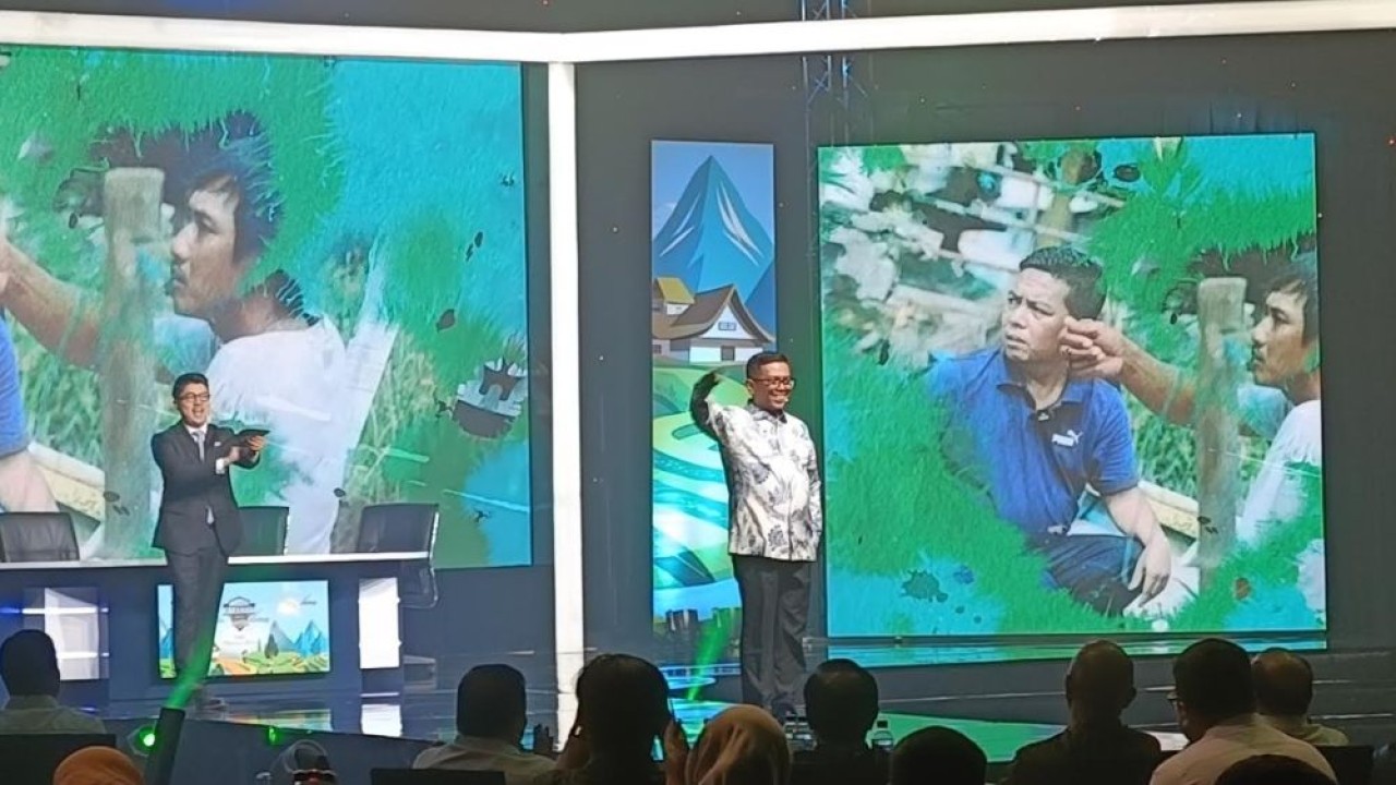 Gubernur Banten, Andra Soni saat hadir dalam acara Abraham Live in Banten, di Hall Nusantara 3, ICE BSD City, Kabupaten Tangerang, Banten, Senin, 29 September 2025. (Foto: Adiantoro/NTV)