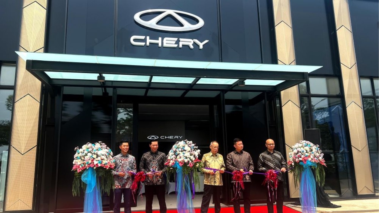 PT Chery Sales Indonesia (CSI) bersama Arta Group resmi membuka dealer ke-56 di kawasan strategis Pantai Indah Kapuk 2 (PIK 2), Kabupaten Tangerang, Banten. (Foto: Istimewa)