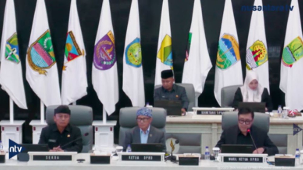 Rapat paripurna DPRD Jabar menyetujui usulan pemekaran Kabupaten Cirebon Timur