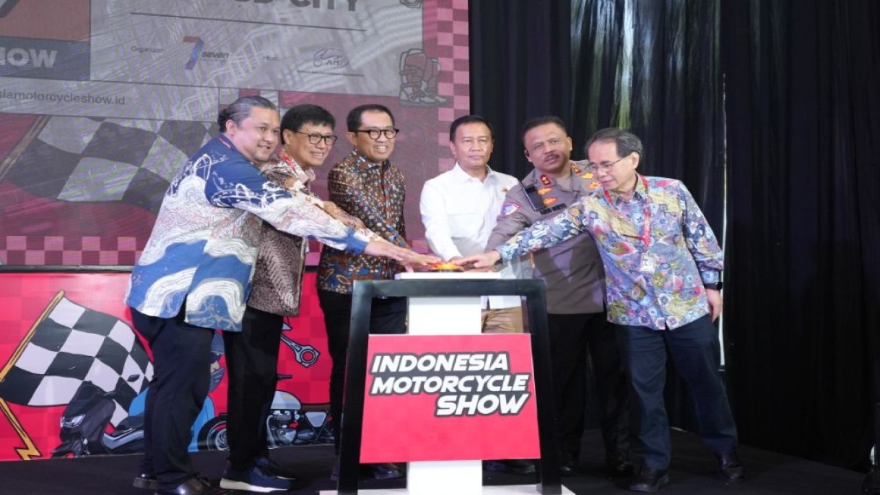 Wakil Menteri Perindustrian (Wamenperin) Faisol Riza secara resmi membuka IMOS 2025, pada Rabu, 24 September 2025. (Foto: Adiantoro/NTV)