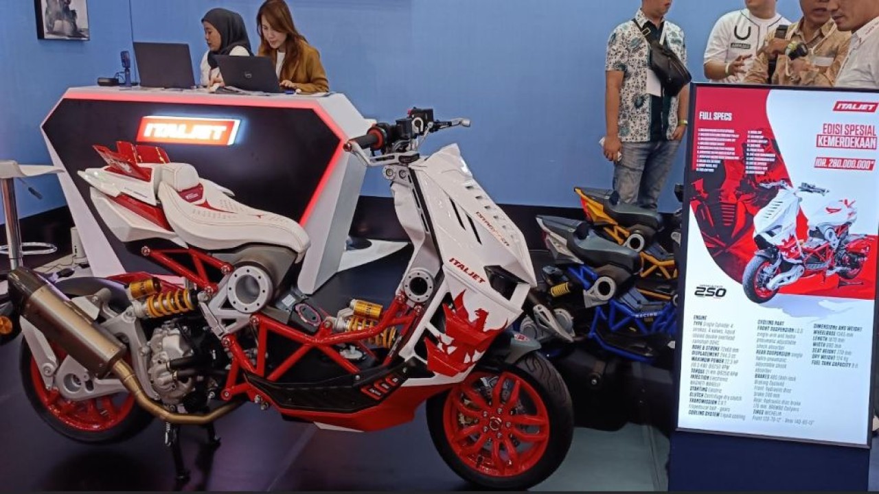 Italjet Dragster 250 tersedia dalam edisi spesial HUT ke-80 Republik Indonesia. (Foto: Adiantoro/NTV)