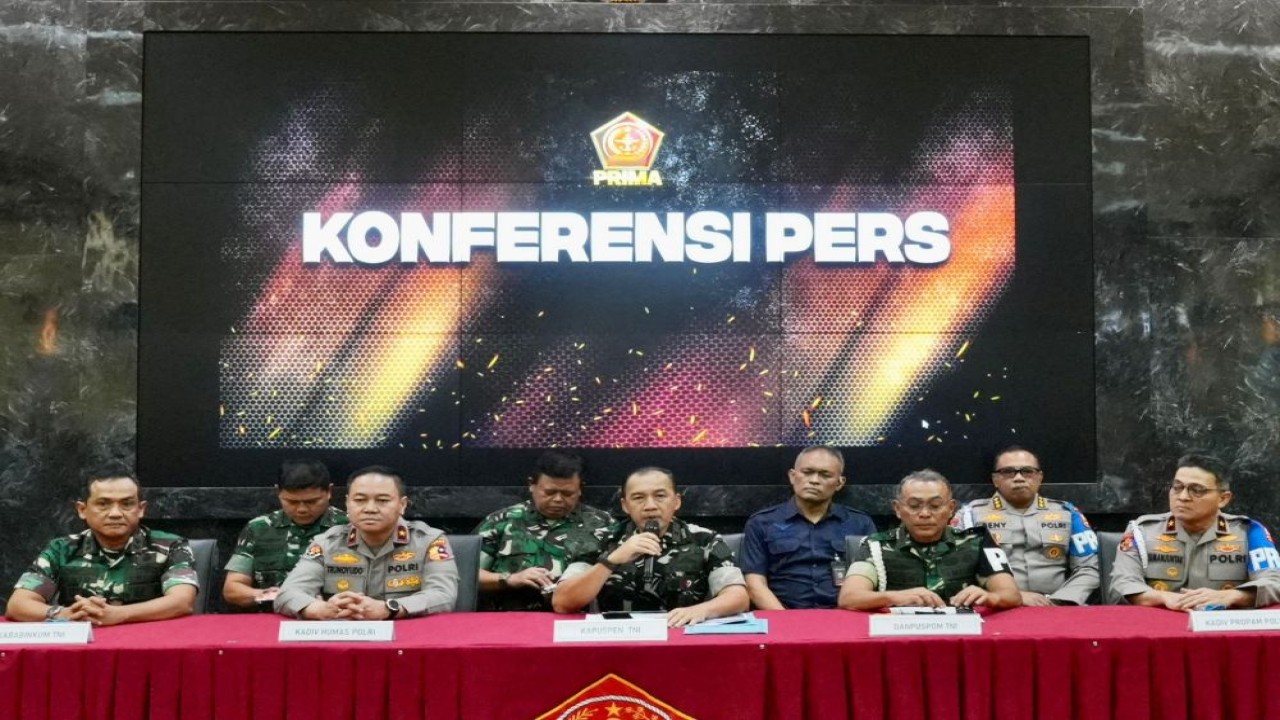 Kepala Pusat Penerangan TNI (Kapuspen TNI) Brigjen TNI (Mar) Freddy Ardianzah memberikan klarifikasi sekaligus konferensi pers di Aula Balai Wartawan Puspen TNI, Mabes TNI Cilangkap, Jakarta Timur, Jumat (5/9/2025). (Foto: Istimewa)