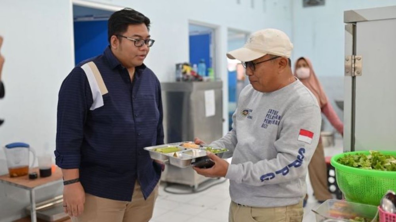 Kawendra Lukistian (kiri)/ist