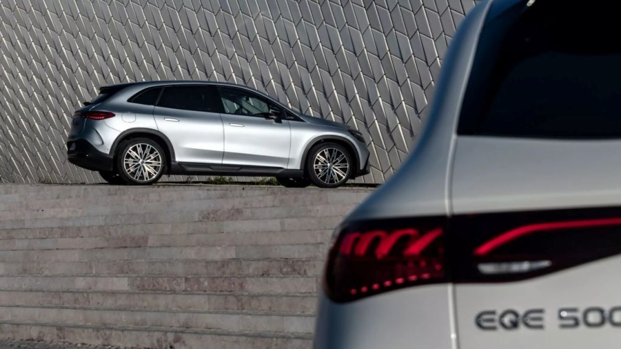 Mercedes-Benz secara diam-diam setop produksi dua mobil listrik terbaru. (Foto: Istimewa via Carscoops)