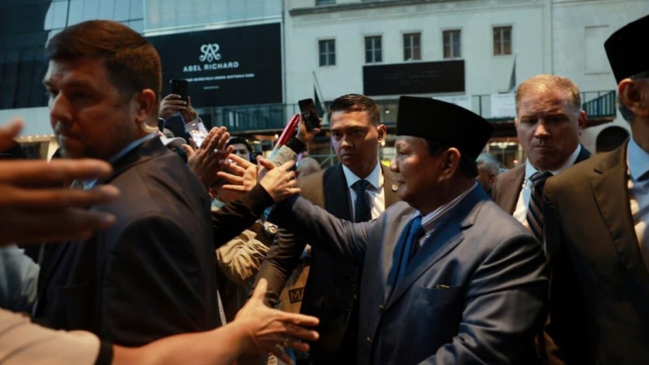 Presiden Prabowo Subianto disambut hangan oleh diaspora Indonesia di hotel tempat bermalam, di New York, Amerika Serikat, pada Sabtu, 20 September 2025. (Foto: BPMI Setpres/Jessica)