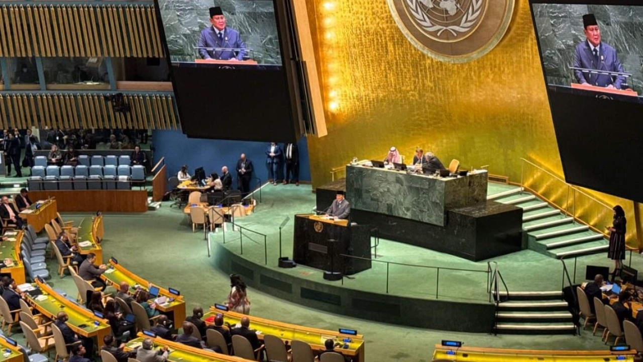 Presiden Prabowo Subianto menyampaikan pidato Konferensi Internasional Tingkat Tinggi untuk Penyelesaian Damai atas Masalah Palestina dan Implementasi Solusi Dua Negara yang digelar di Gedung Majelis Umum Perserikatan Bangsa-Bangsa (PBB), New York, Amerika Serikat, pada Senin, 22 September 2025. (Foto: BPMI Setpres)