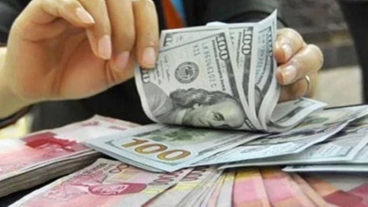 Mata uang Rupiah dan Dolar AS/ist