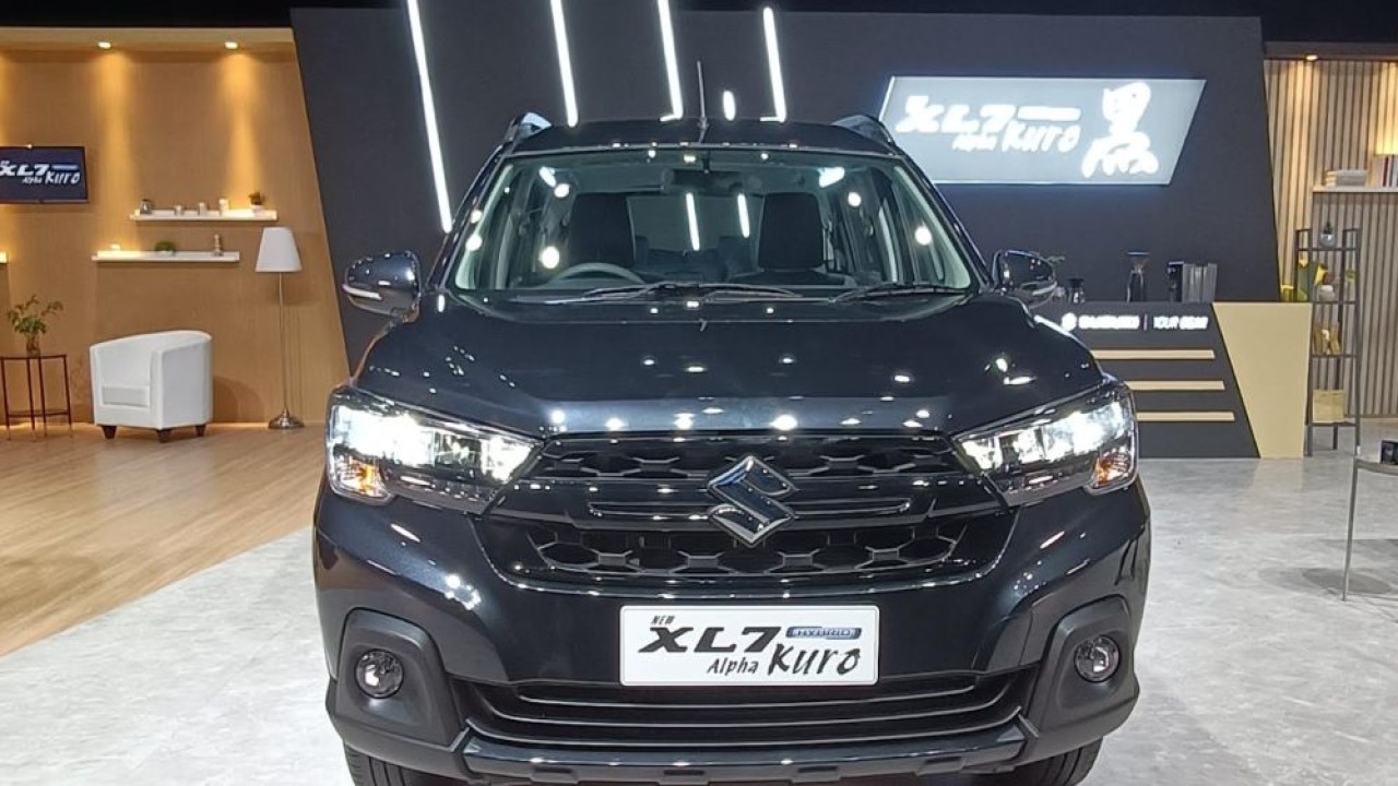 Suzuki New XL7 Hybrid Alpha Kuro tampil lebih gagah dan elegan. (Foto: Adiantoro/NTV)