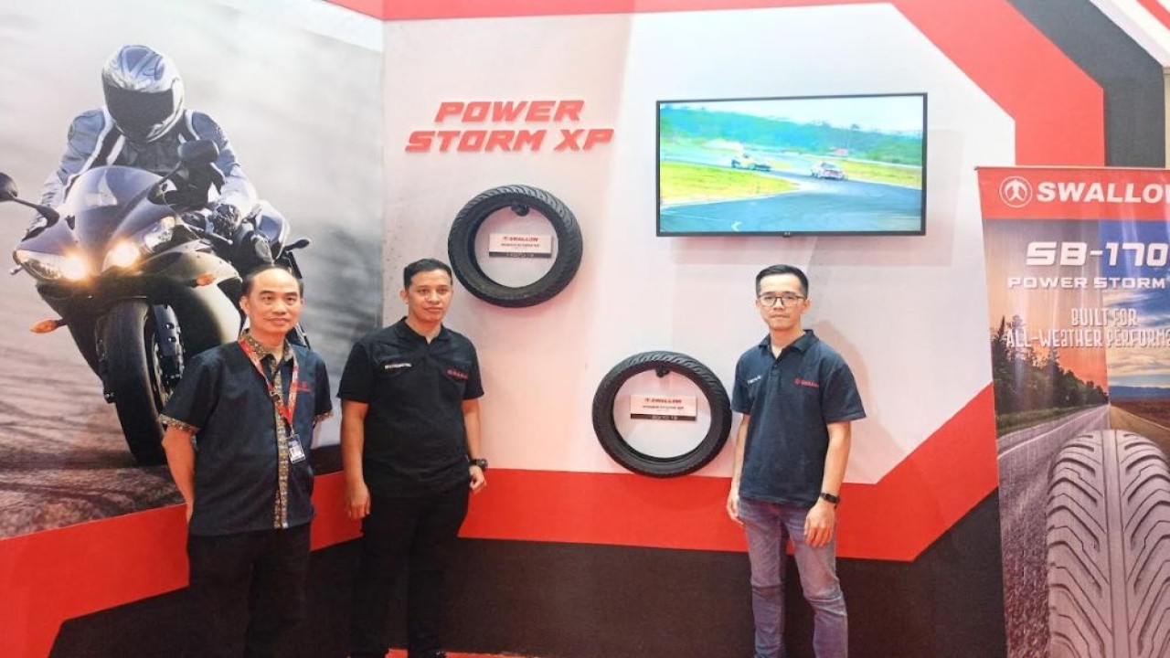 PT Industri Karet Deli (IKD) resmi meluncurkan Swallow Power Storm XP di IMOS 2025. (Foto: Adiantoro/NTV)