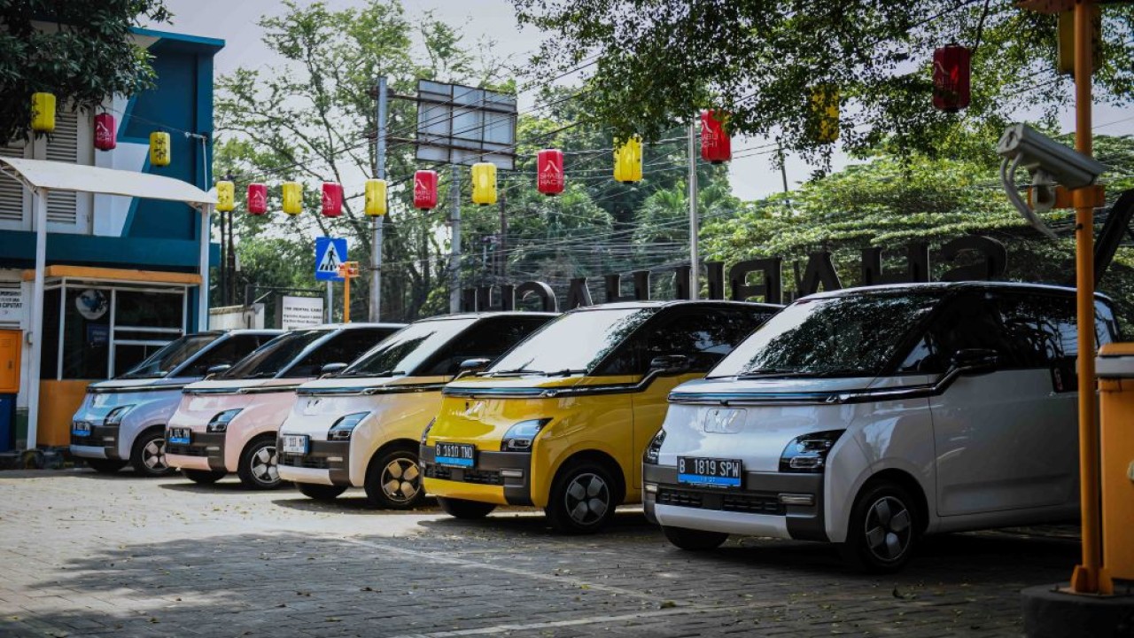 Wuling Air ev meraih predikat National EV Adoption Leader dalam Katadata SAFE 2025. (Foto: Istimewa/Wuling)