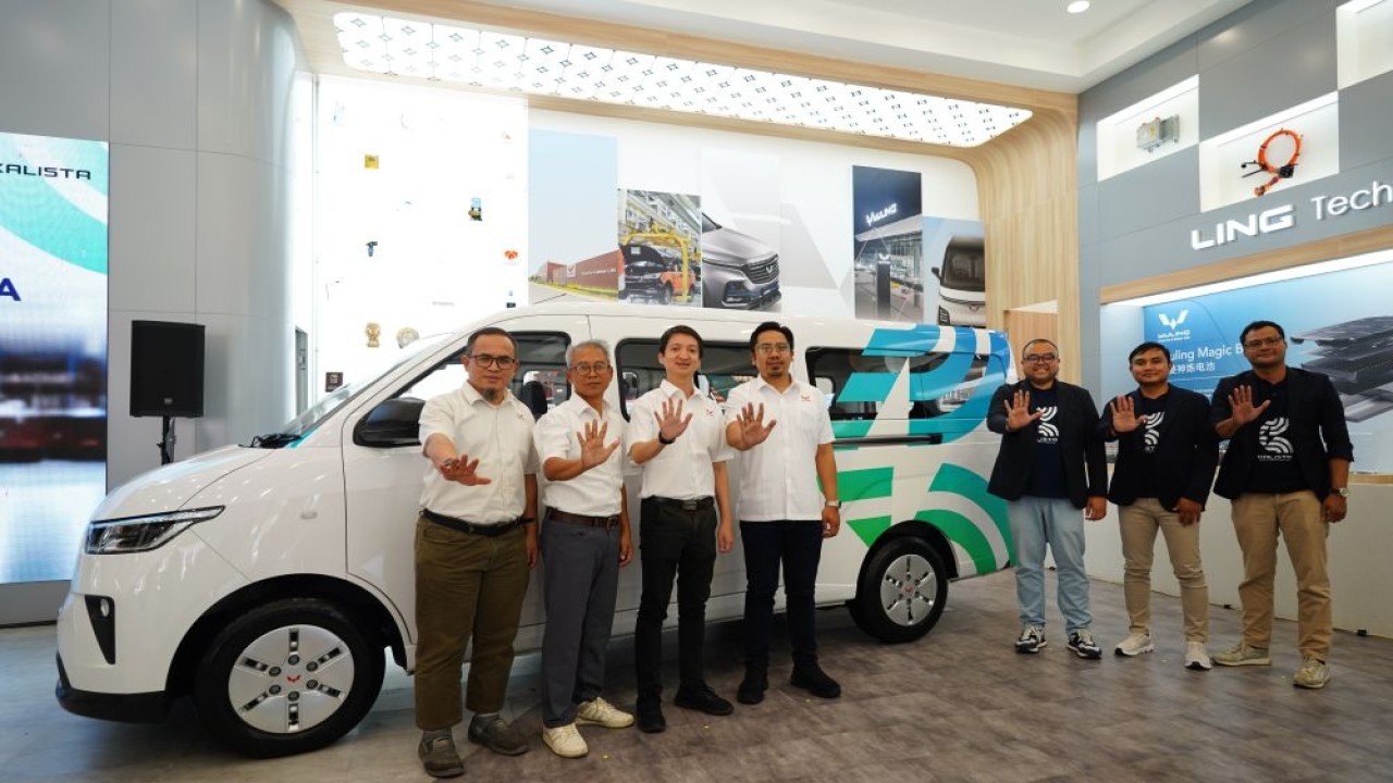 Wuling dan KALISTA menjalin kerja sama dalam penyediaan dan layanan purna jual Mitra EV. (Foto: Istimewa)