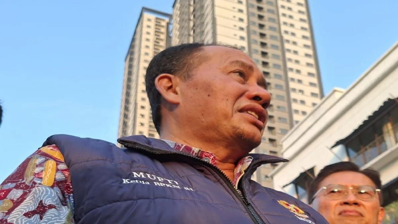 Ketua BPKN RI Mufti Mubarok menjawab pertanyaan awak media di Jakarta. ANTARA/Aji Cakti.