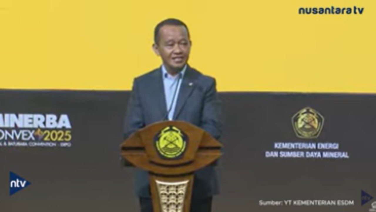 Menteri ESDM Bahlil Lahadalia memberikan sambutan pada pembukaan Minerba Convex 2025