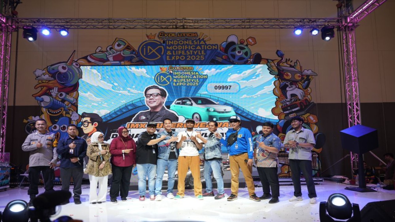 Pemenang Ayla Retro Future pada program Super Giveaway Bahagia Sejak Pertama. (Foto: Istimewa/Daihatsu Indonesia)