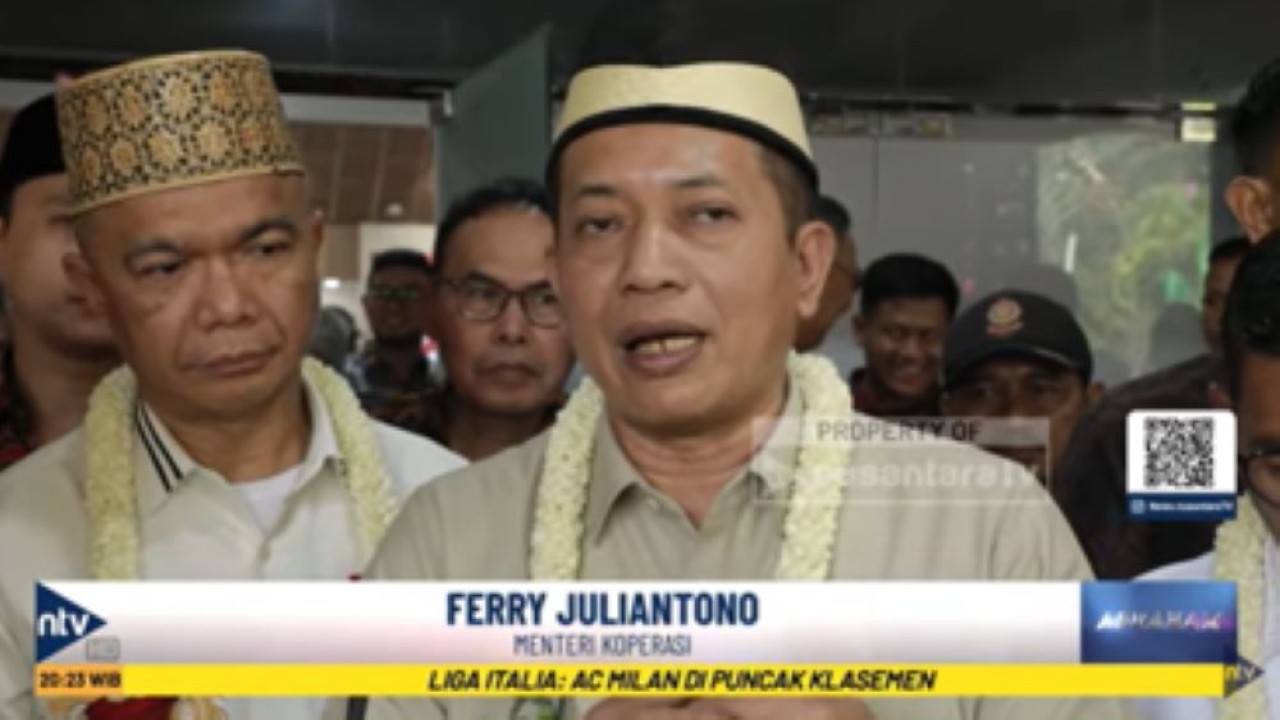 Menteri Koperasi Ferry Juliantoro