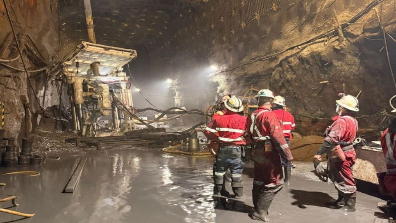 Proses evakuasi 7 pekerja kontraktor tambang Freeport Indonesia yang terjebak longsor di tambang Grasberg, Papua Tengah. (Foto: Dok/Istimewa)