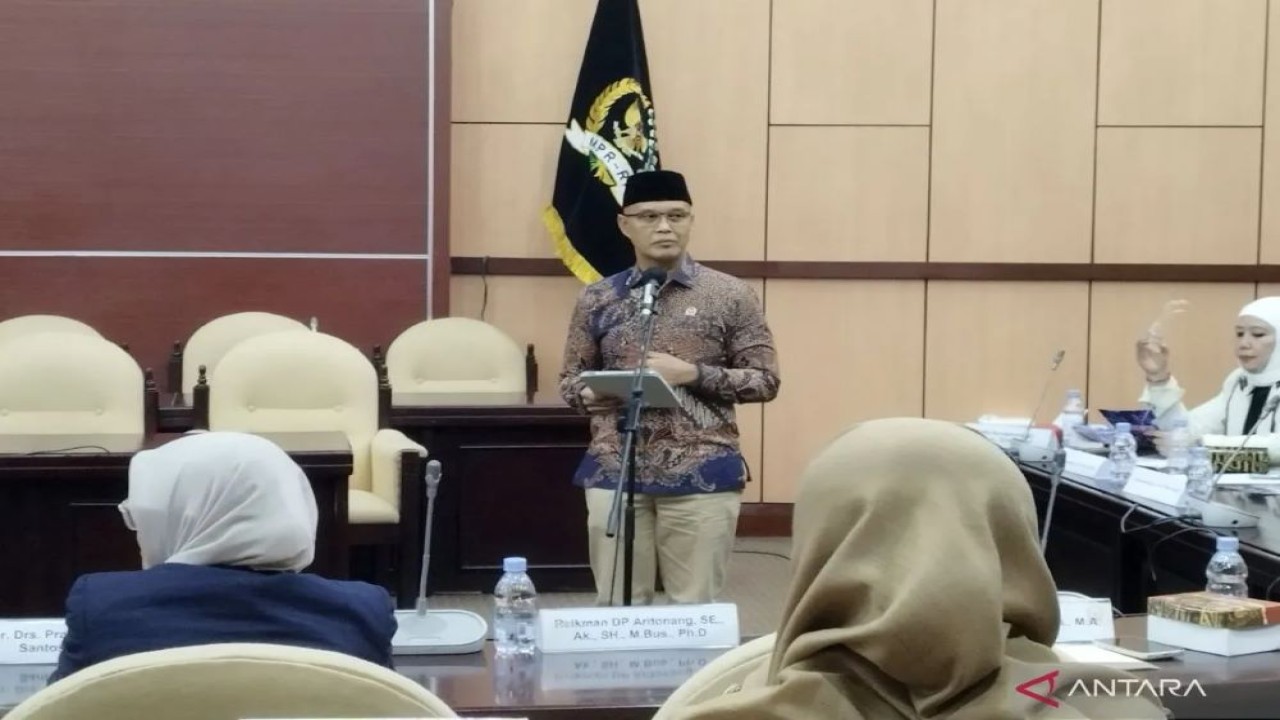 Wakil Ketua Komisi I DPR RI Sukamta saat menjadi pembicara dalam acara peluncuran sebuah buku di kompleks parlemen, Jakarta, Kamis (11/9/2025). ANTARA/Bagus Ahmad Rizaldi.