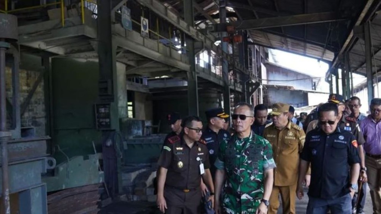Kepala Staf Umum (Kasum) TNI Letjen TNI Richard Tampubolon mengunjungi kawasan tambang di Kepulauan Bangka Belitung. (ANTARA)